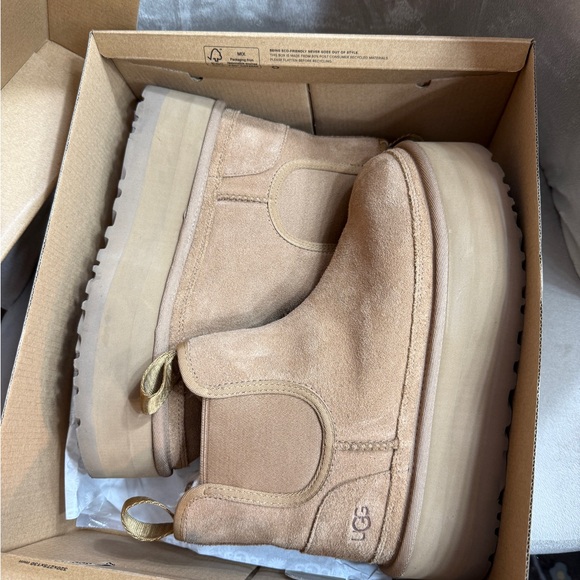 UGG Shoes - UGG Women’s Platform Chelsea Boots in Chestnut Tan